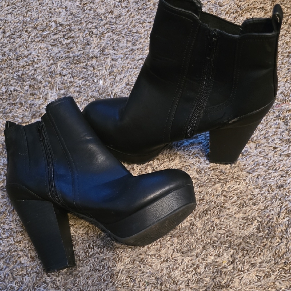 Hot Tomato Black Chunky Heel Boots